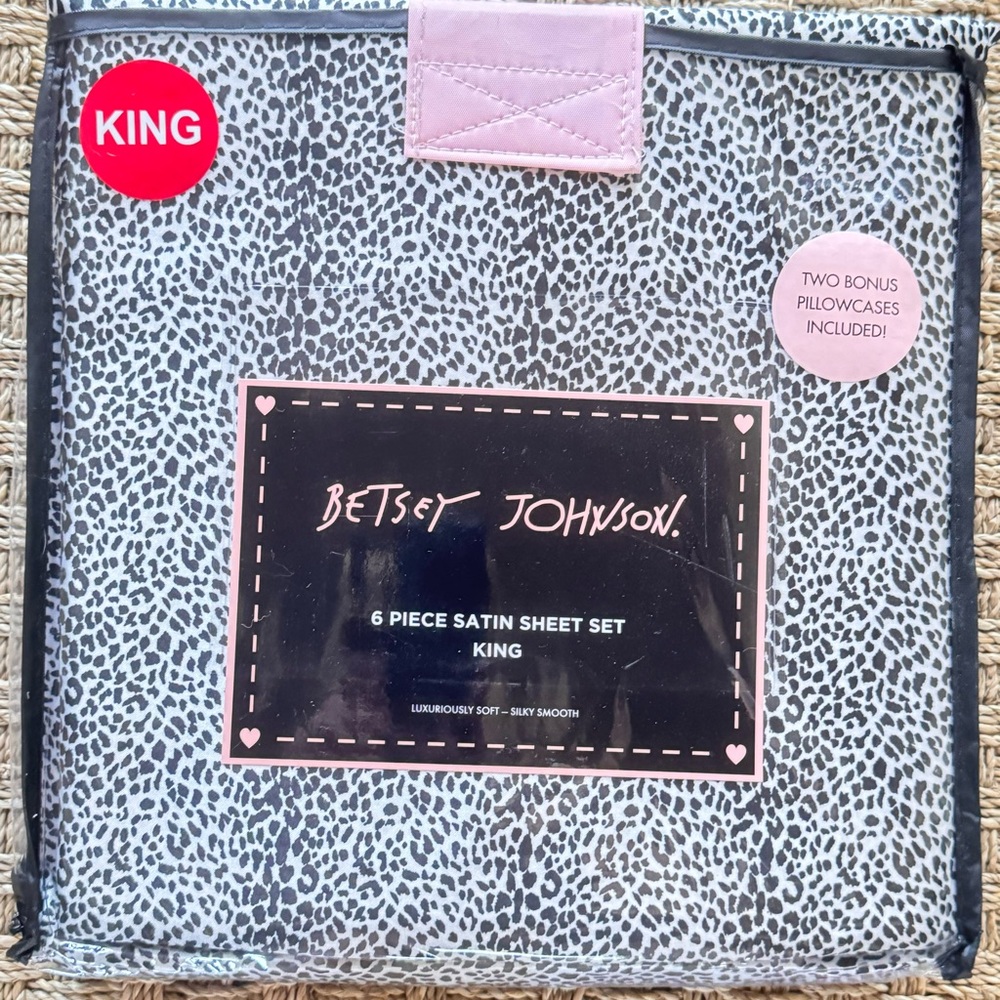 BETSEY JOHNSON King new six piece satin leopard animal king sheet set